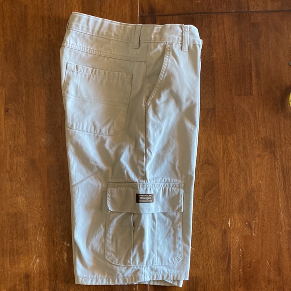 Boys Wrangler shorts - Picture 3 of 4